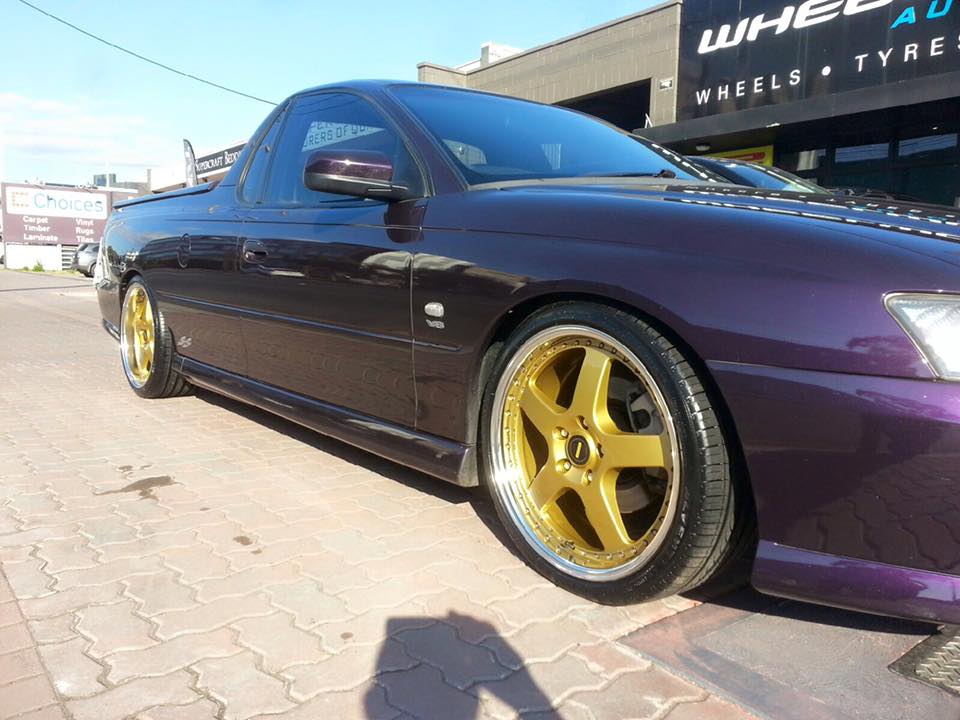 Simmons Wheels FR1 Gold Holden Commodore 1